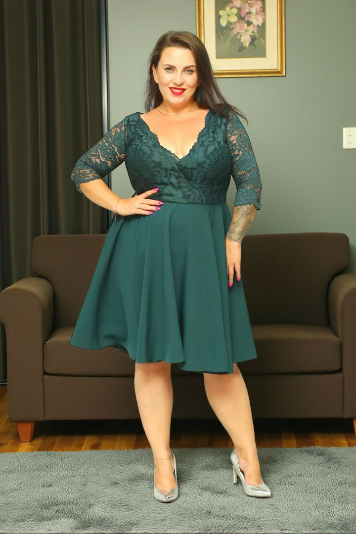 Sukienka Daniella rozkloszowana ekskluzywna kopertowy dekolt koronka butelkowa zieleń kwiatki