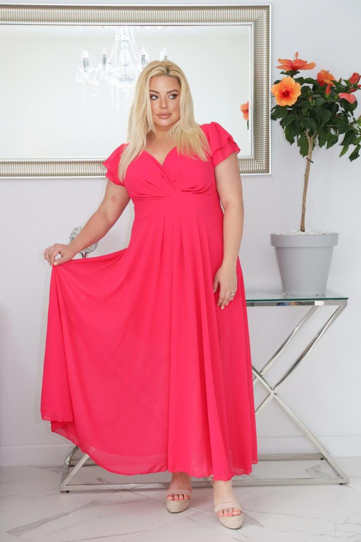 Szyfonowa sukienka z kopertowym dekoltem, który wysmukla dekolt i szyję. Amarantowa. KOD S1082.