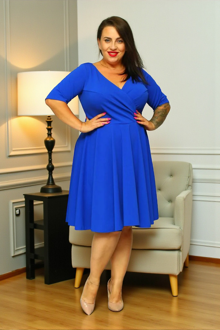 Sukienka Catalena rozkloszowana z kopertowym dekoltem chabrowa gładka - obrazek 3