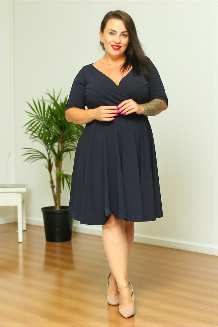 Sukienka Catalena rozkloszowana z kopertowym dekoltem granatowa gładka - obrazek 4