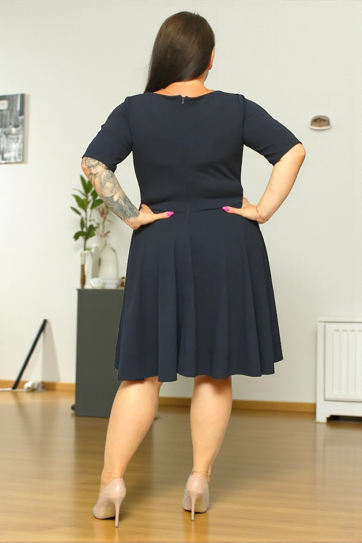 Sukienka Catalena rozkloszowana z kopertowym dekoltem granatowa gładka - obrazek 5