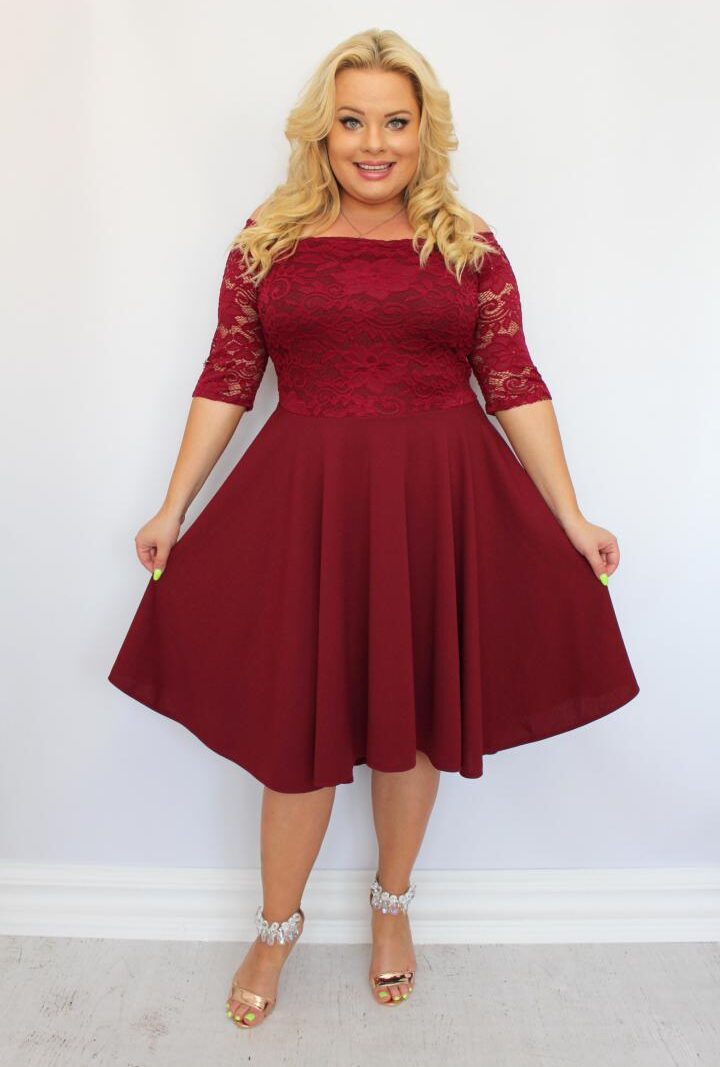 Sukienka Carmen rozkloszowana koronkowa bordo gładka