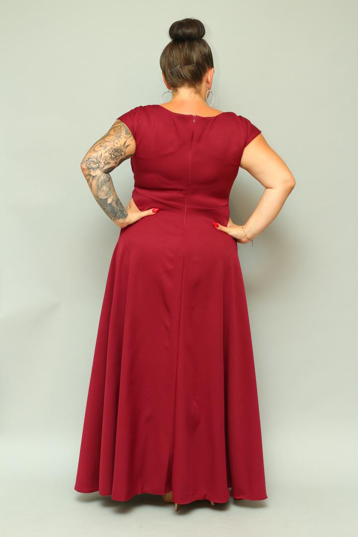 Sukienka wieczorowa Camilia – rozkloszowany krój, kopertowy dekolt, szykowna klamra. Zobacz film, który pokazuje, jak pięknie się układa! BORDOWA - obrazek 6