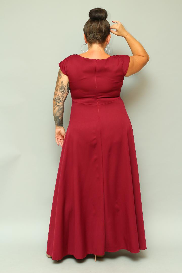 Sukienka wieczorowa Camilia – rozkloszowany krój, kopertowy dekolt, szykowna klamra. Zobacz film, który pokazuje, jak pięknie się układa! BORDOWA - obrazek 7