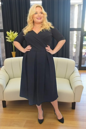 Sukienka Fernanda rozkloszowana z kontrafałdami i kopertowym dekoltem granat gładka