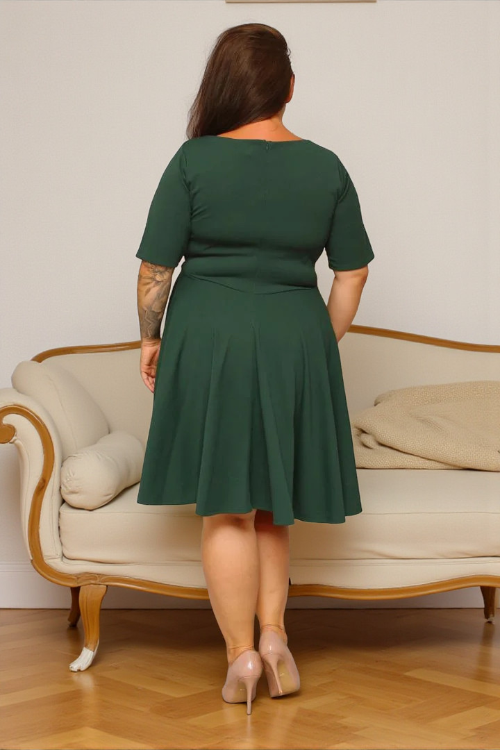 Sukienka Catalena rozkloszowana z kopertowym dekoltem butelkowa zieleń gładka - obrazek 4