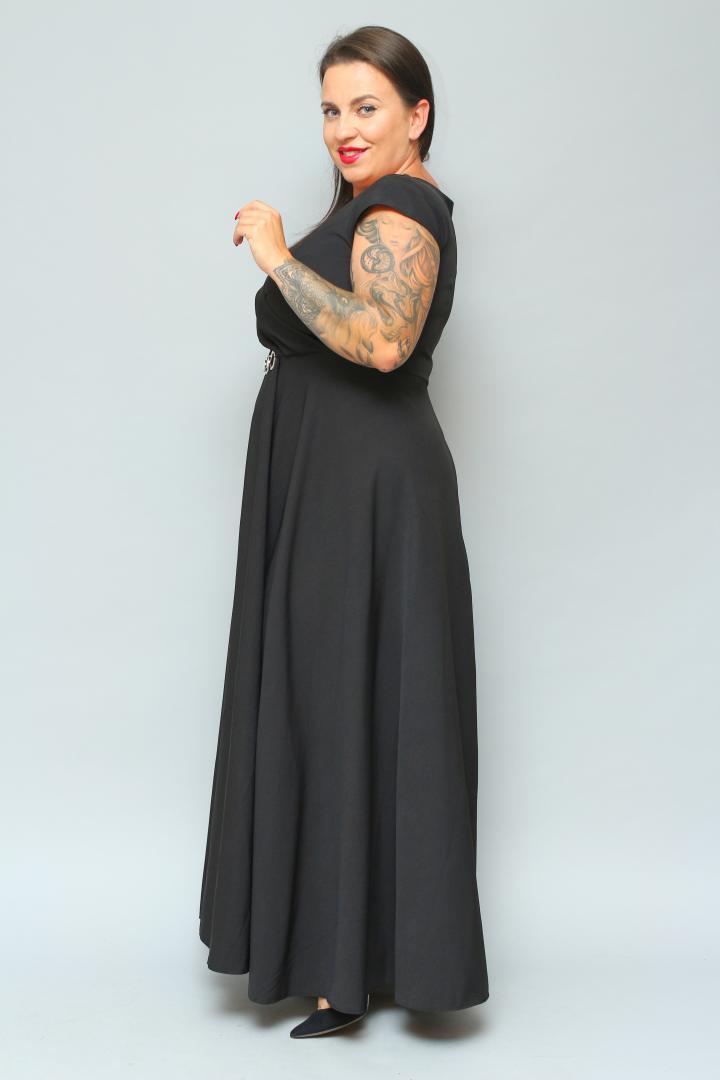 Sukienka wieczorowa Camilia – rozkloszowany krój, kopertowy dekolt, szykowna klamra. Zobacz film, który pokazuje, jak pięknie się układa! CZARNA - obrazek 5