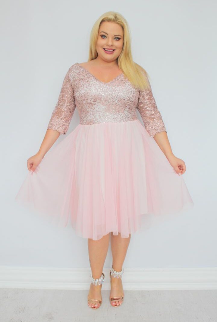 Sukienka Felima rozkloszowana z tiulu dekolt V EKSKLUZYWNA pastelowy róż cekiny kwiaty WYPRZEDAŻ