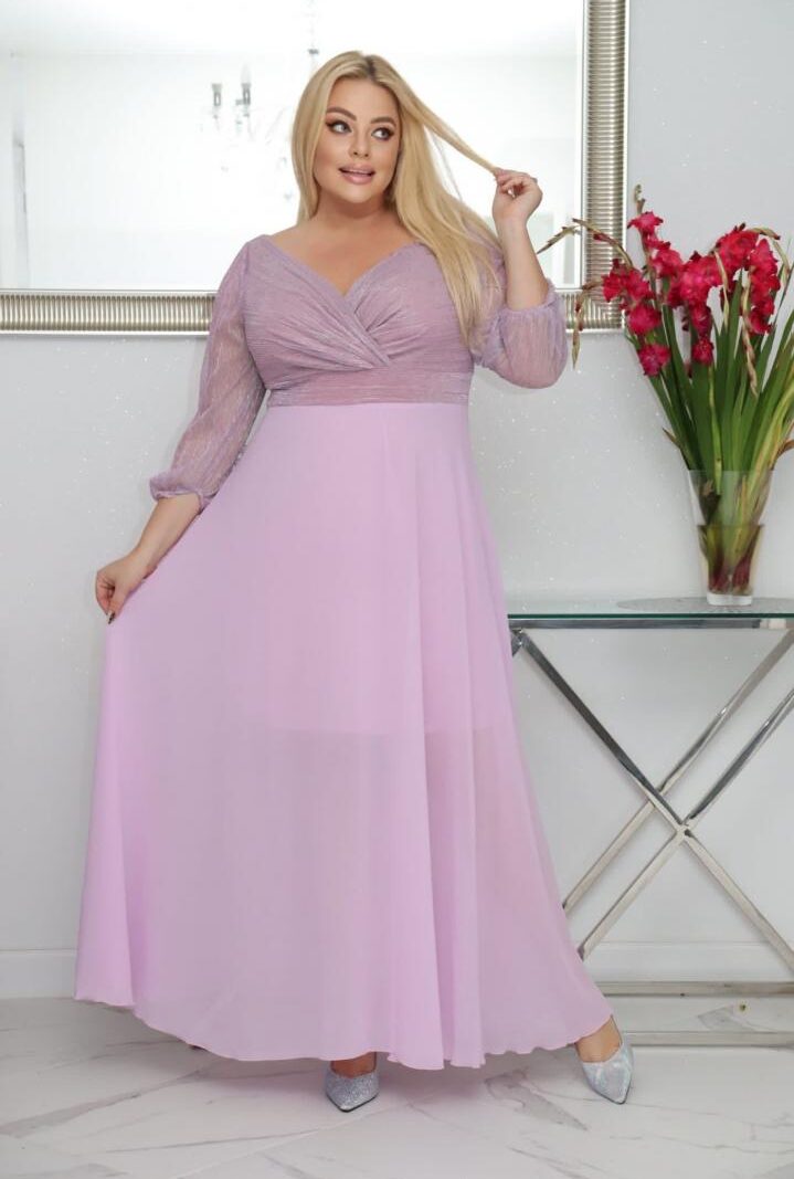 Sukienka Lozana łączy piękno tiulu z wygodą kopertowego dekoltu. Lekka, stylowa, szyfonowy dół.Wrzosowa.