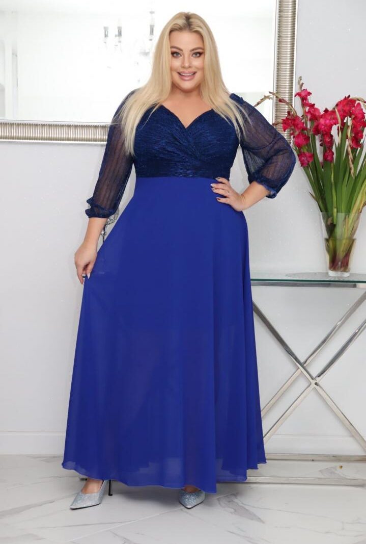 Sukienka Lozana łączy piękno tiulu z wygodą kopertowego dekoltu. Lekka, stylowa, szyfonowy dół. Chabrowa.