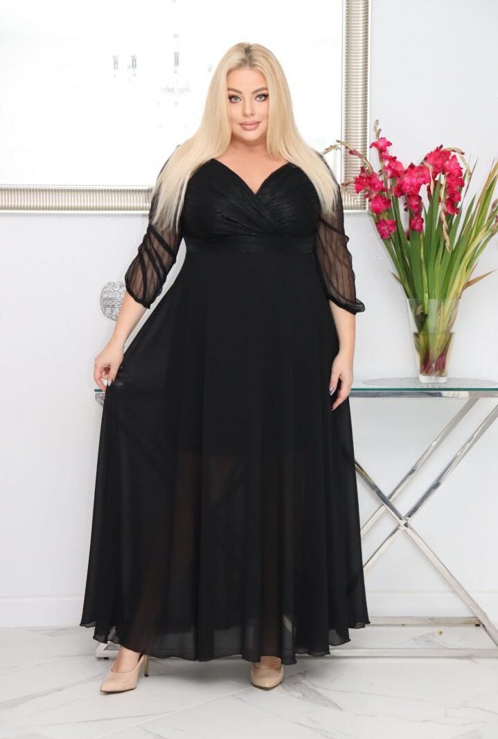 Sukienka Lozana łączy piękno tiulu z wygodą kopertowego dekoltu. Lekka, stylowa, szyfonowy dół. Czarna.