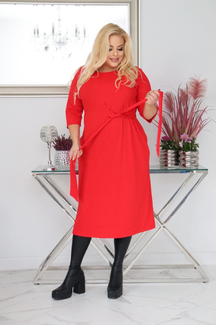 Sukienka Natasza rozkloszowana midi dzianina wiązana w pasie czerwona - obrazek 3