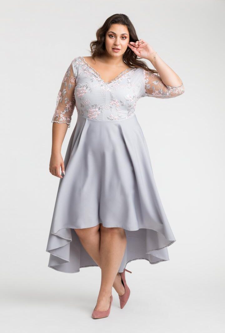 Sukienka Fiorella asymetryczna rozkloszowana kopertowy dekolt koktajlowa koronka kwiatki pudrowy róż popiel WYPRZEDAŻ ostatnie sztuki 40 i 42