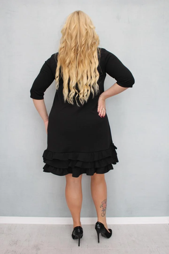 Sukienka Milagros – klasyczny fason trapezowy z romantycznymi falbankami! CZARNA - obrazek 4