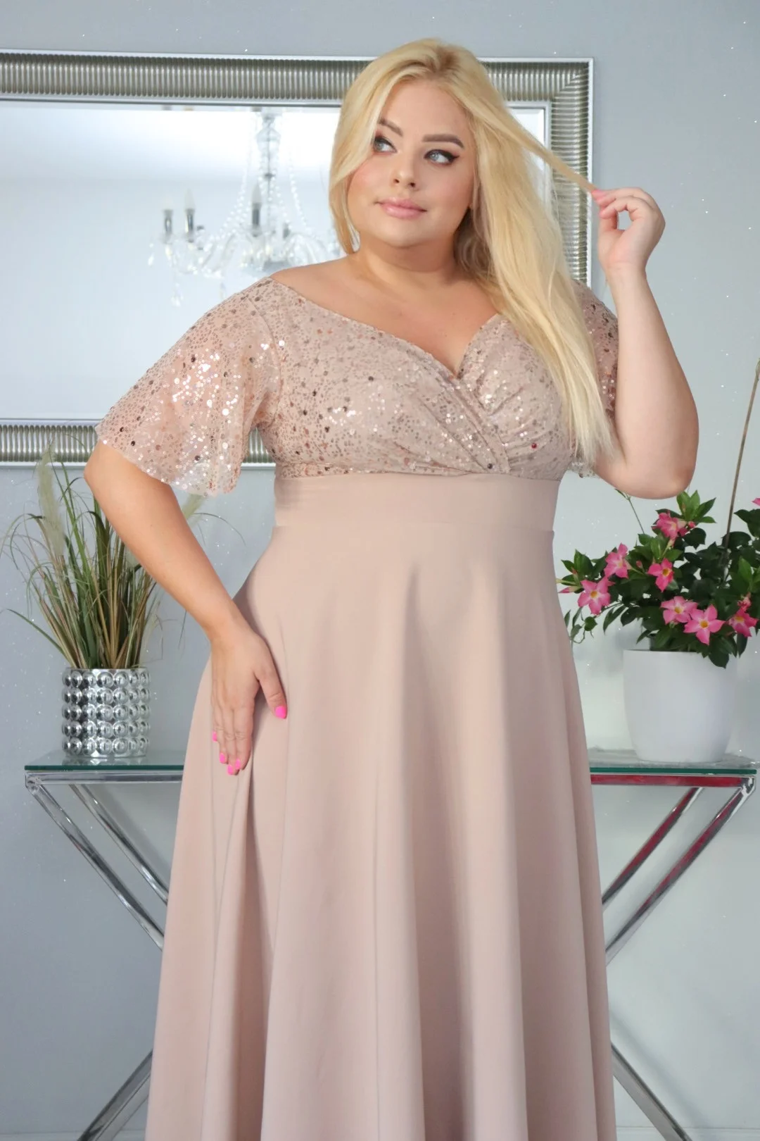 Sukienka Arwena - elegancja, która olśniewa. Kwintesencja wieczorowego blasku! ZŁOTA - obrazek 4