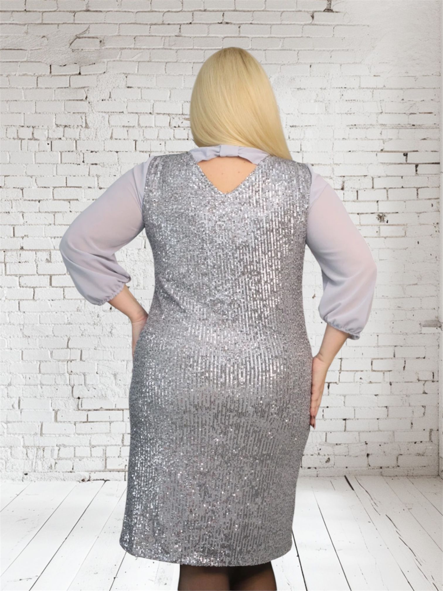 Sukienka Riley cekinowa szyfonowa kokarda srebrna - obrazek 7