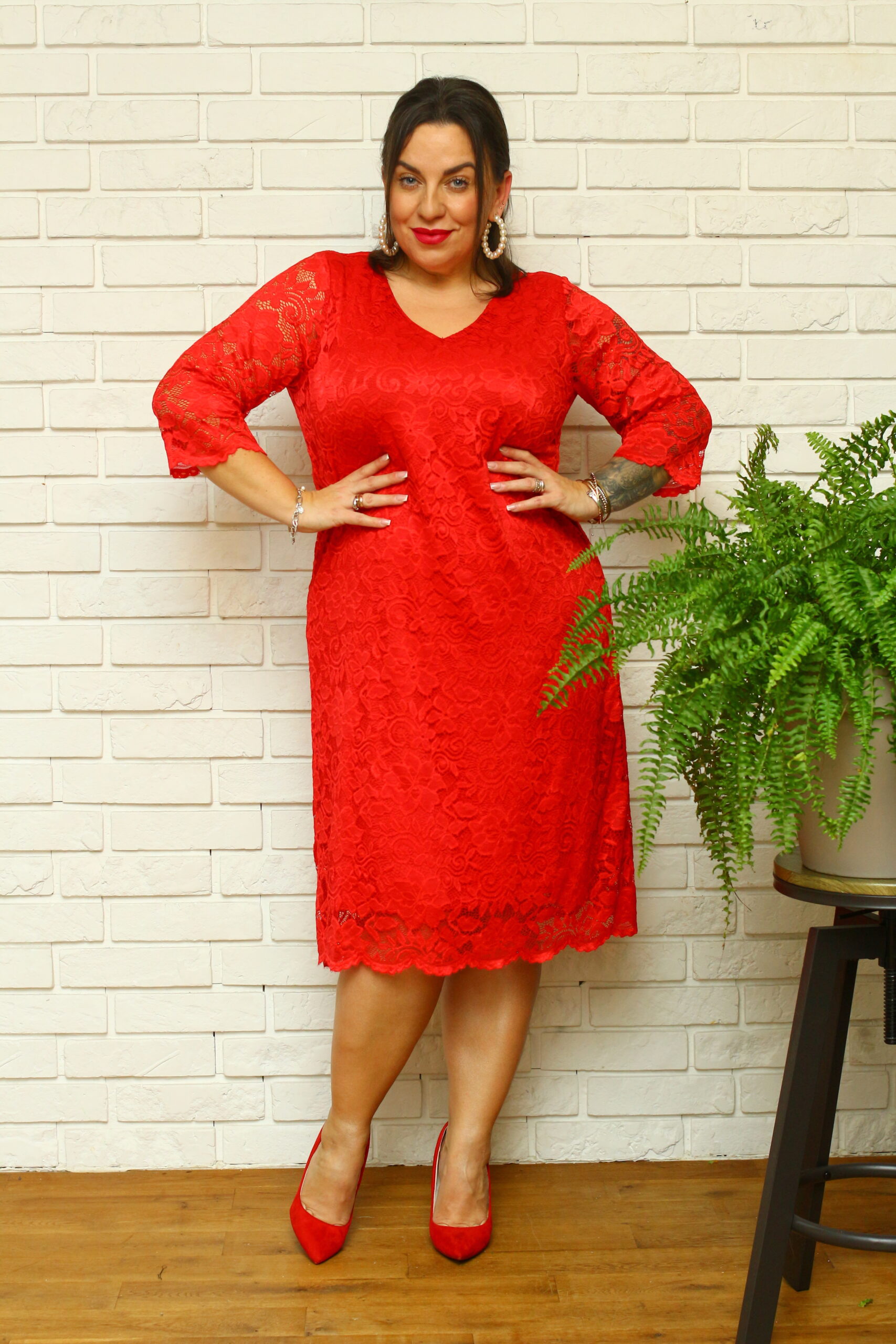 Sukienka Manola trapezowa koronkowa czerwona - obrazek 3