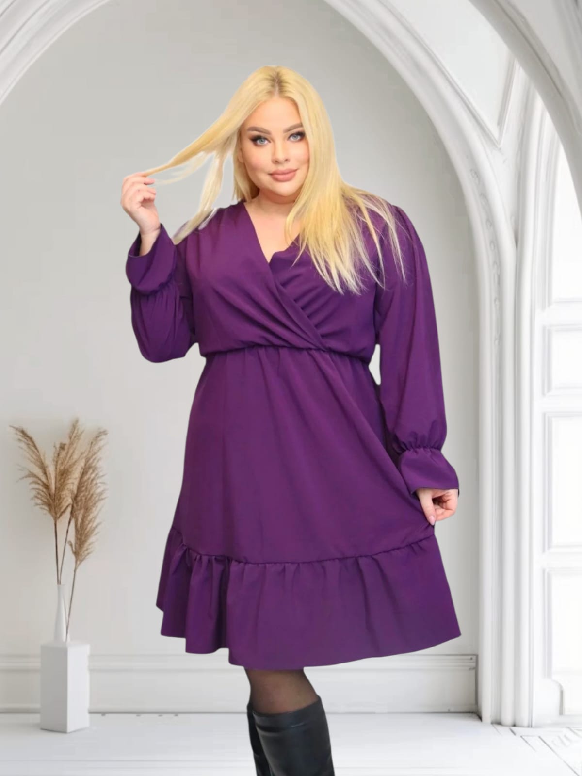 Sukienka Lundia rozkloszowana zwiewna tkanina silk kopertowy dekolt fioletowa