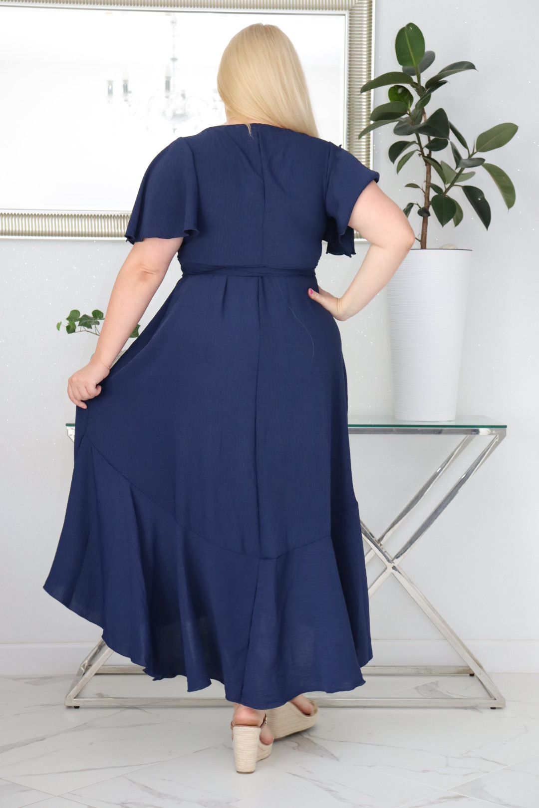 Sukienka ALBINA: Wygoda i elegancja w jednym. Poznaj sukienkę, w której się zakochasz! GRANATOWA - obrazek 6