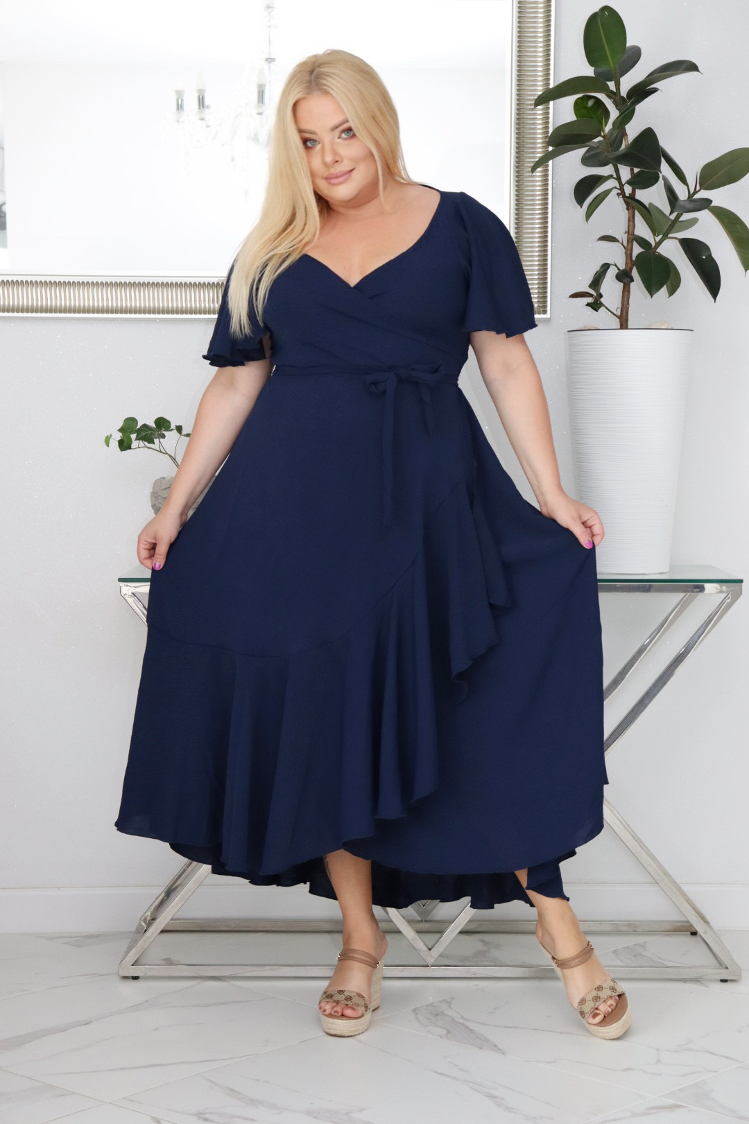 Sukienka ALBINA: Wygoda i elegancja w jednym. Poznaj sukienkę, w której się zakochasz! GRANATOWA