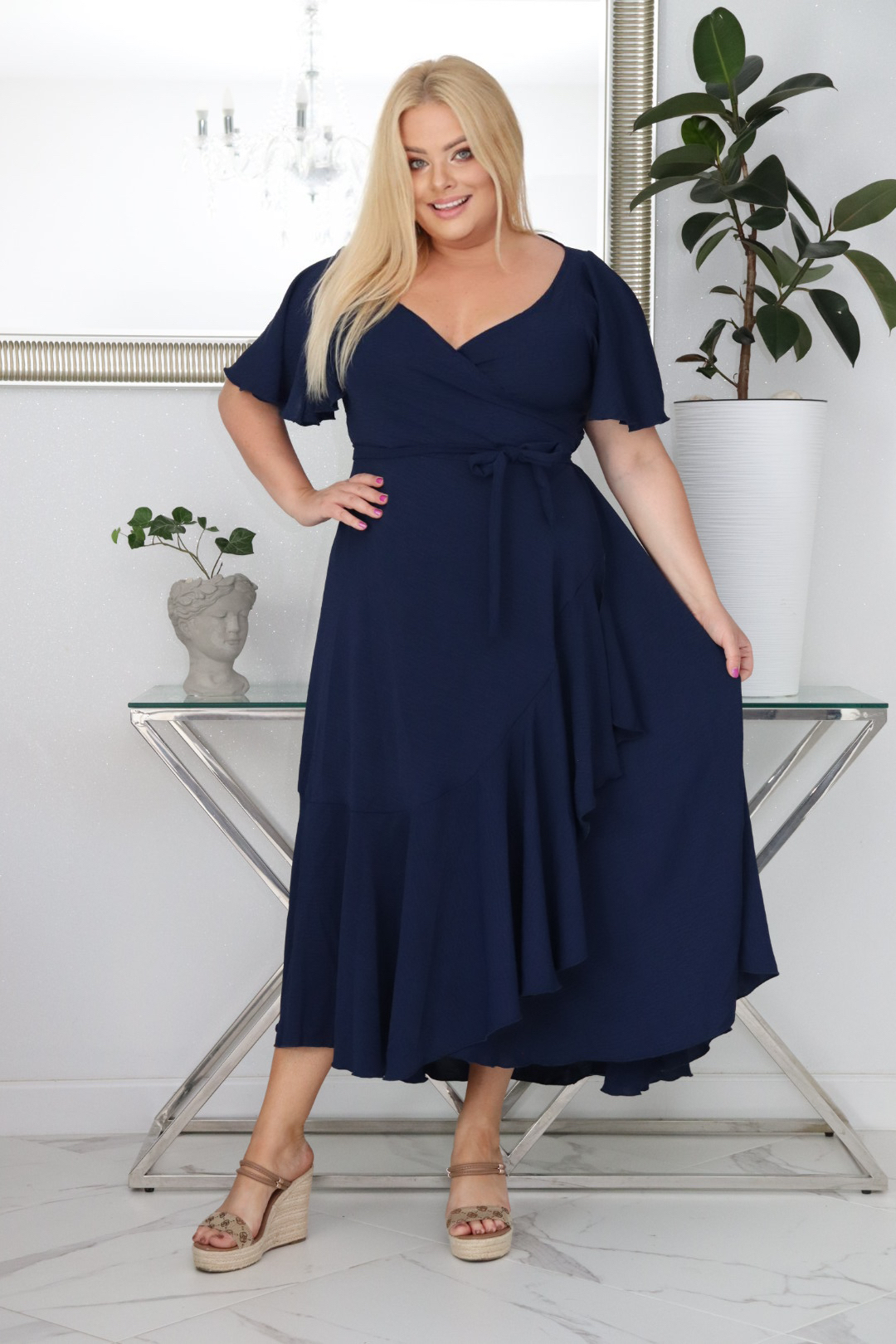 Sukienka ALBINA: Wygoda i elegancja w jednym. Poznaj sukienkę, w której się zakochasz! GRANATOWA - obrazek 3