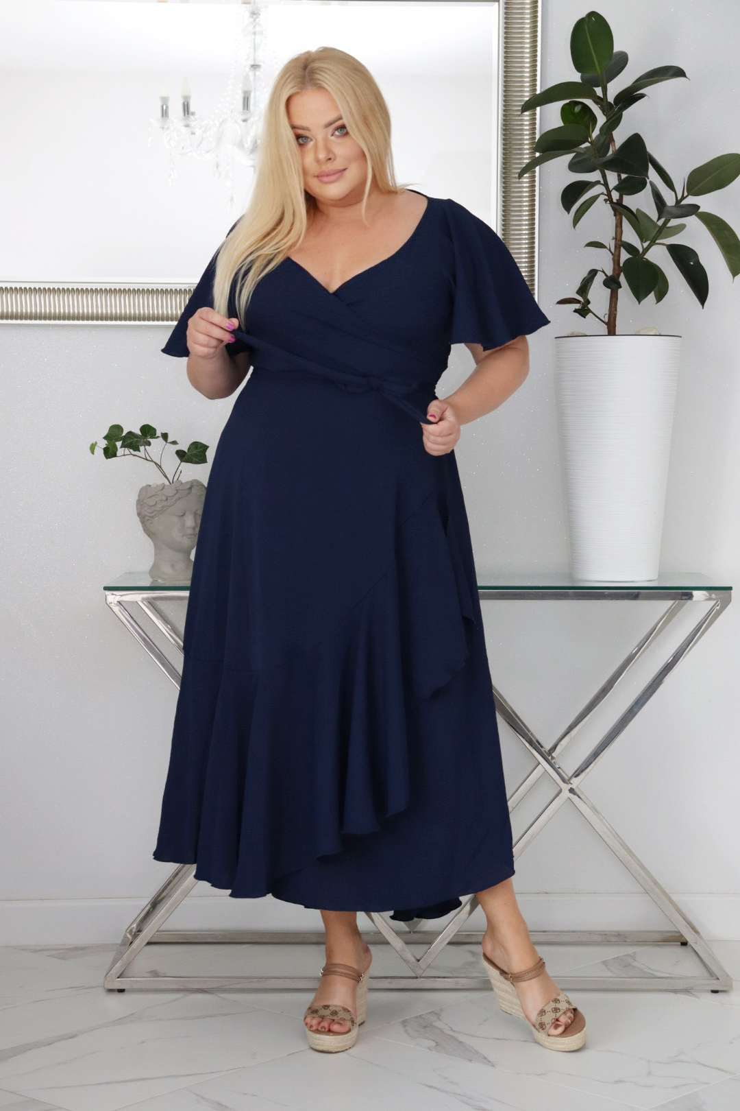 Sukienka ALBINA: Wygoda i elegancja w jednym. Poznaj sukienkę, w której się zakochasz! GRANATOWA - obrazek 4