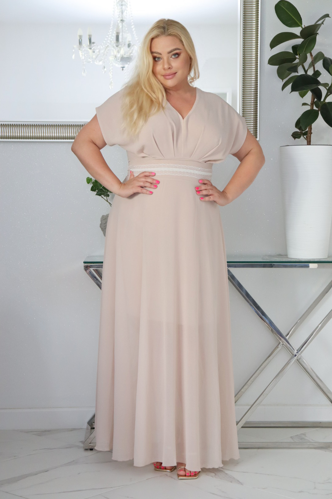 Absolutna IKONA STYLU. Długa MELISA z kryształowym akcentem w talii NUDE !